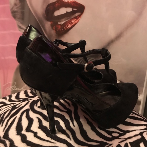 👠Gorgeous Guess Platform Shoe👠 - Picture 3 of 4
